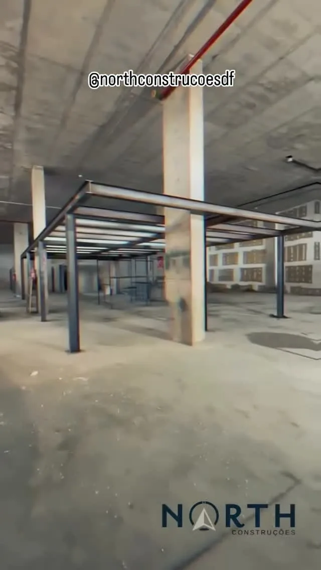 Estrutura metálica em obra comercial